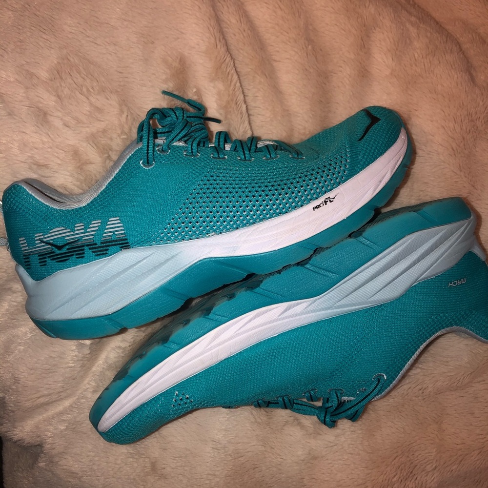 Hoka Oneone women’s mach running